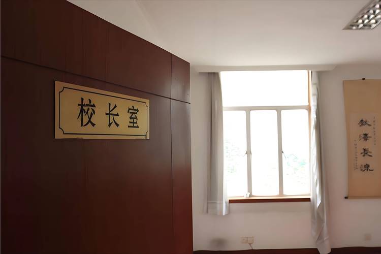校长办公室TXT小说全文下载,经典官场文免费阅读