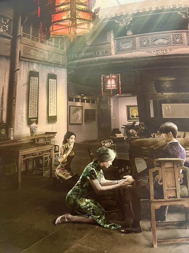 霍仙姑跪张起灵之谜:九门泰斗屈膝为哪般?
